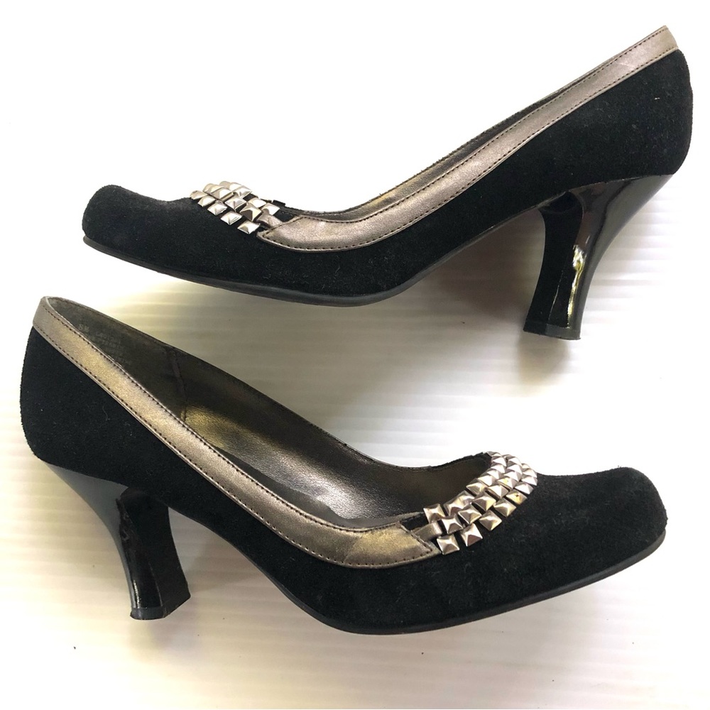 Kenneth Cole Reaction Studded Black Suede Heels Pumps 8